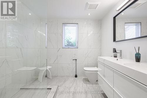 10 - 95 Summerhill Avenue, Toronto, ON - Indoor Photo Showing Bathroom