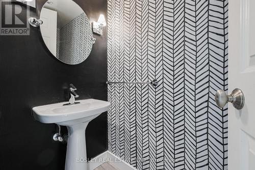 10 - 95 Summerhill Avenue, Toronto, ON - Indoor Photo Showing Bathroom