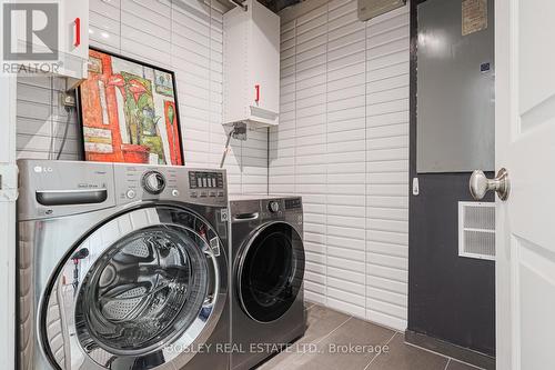 10 - 95 Summerhill Avenue, Toronto, ON - Indoor Photo Showing Laundry Room