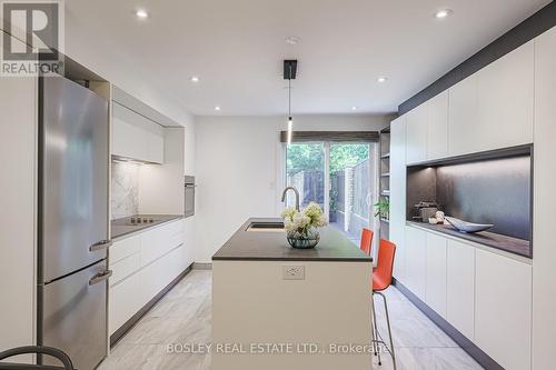 10 - 95 Summerhill Avenue, Toronto, ON - Indoor Photo Showing Kitchen With Upgraded Kitchen