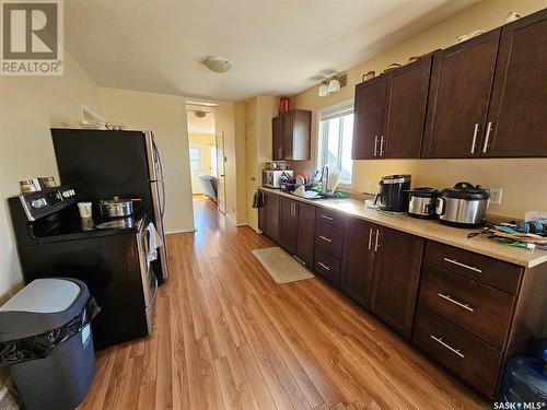 221 7Th Avenue Nw, Swift Current, SK - Indoor Photo Showing Kitchen