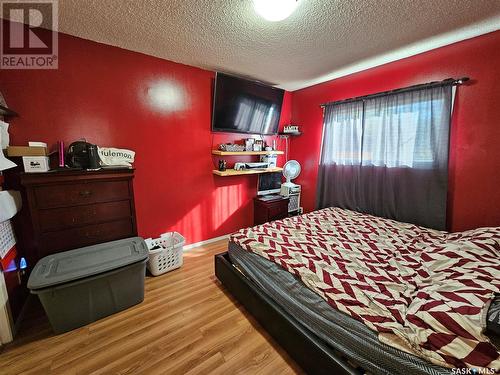 221 7Th Avenue Nw, Swift Current, SK - Indoor Photo Showing Bedroom