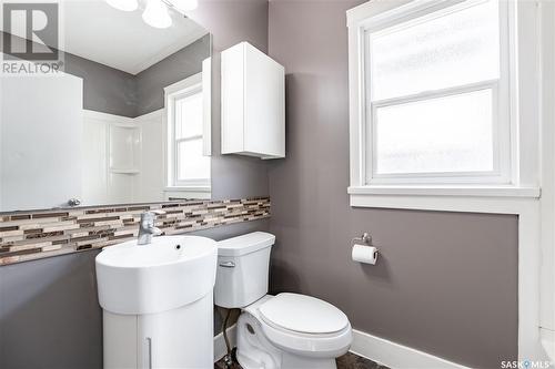 1866 Atkinson Street, Regina, SK - Indoor Photo Showing Bathroom