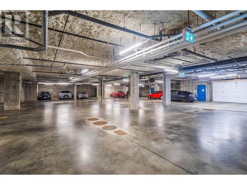 1083 K.L.O. Road Unit# 411, Kelowna, BC - Indoor Photo Showing Garage