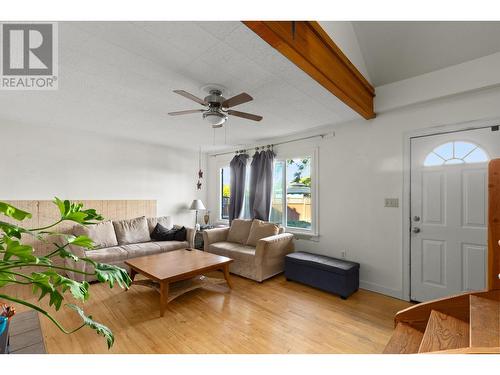 1762 Gagnon Place, Kelowna, BC - Indoor Photo Showing Living Room