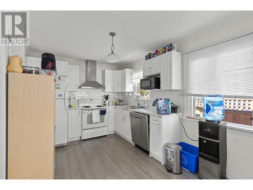 1762 Gagnon Place, Kelowna, BC - Indoor Photo Showing Kitchen