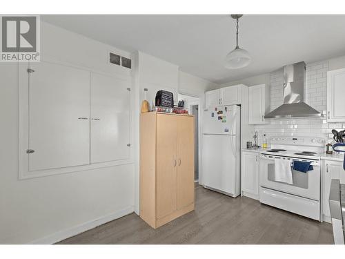 1762 Gagnon Place, Kelowna, BC - Indoor Photo Showing Kitchen