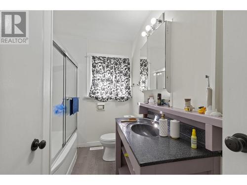 1762 Gagnon Place, Kelowna, BC - Indoor Photo Showing Bathroom