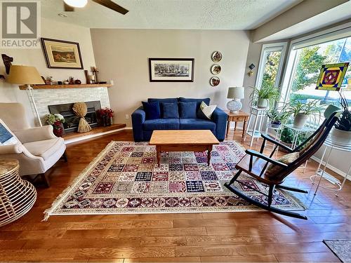 118 Richter Street, Keremeos, BC - Indoor Photo Showing Living Room With Fireplace