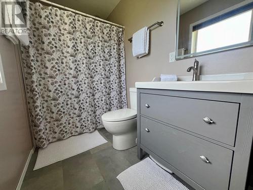 118 Richter Street, Keremeos, BC - Indoor Photo Showing Bathroom