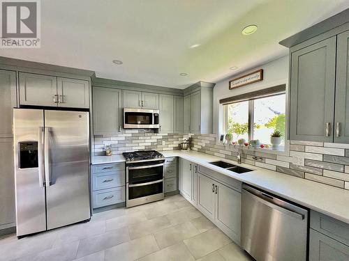 118 Richter Street, Keremeos, BC - Indoor Photo Showing Kitchen With Double Sink With Upgraded Kitchen