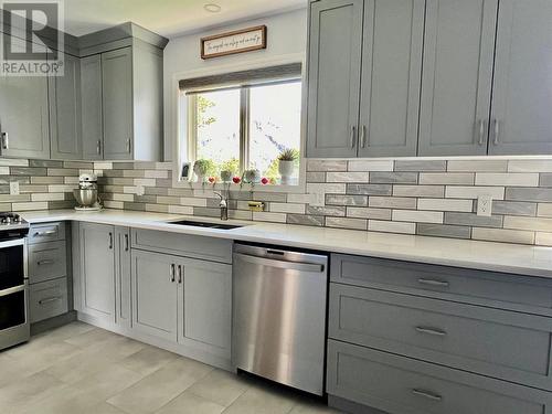 118 Richter Street, Keremeos, BC - Indoor Photo Showing Kitchen With Double Sink With Upgraded Kitchen