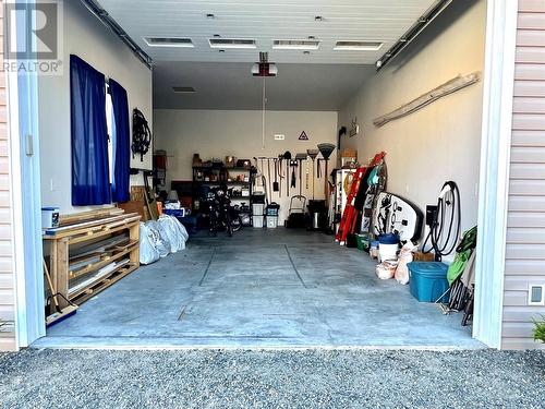 118 Richter Street, Keremeos, BC - Indoor Photo Showing Garage