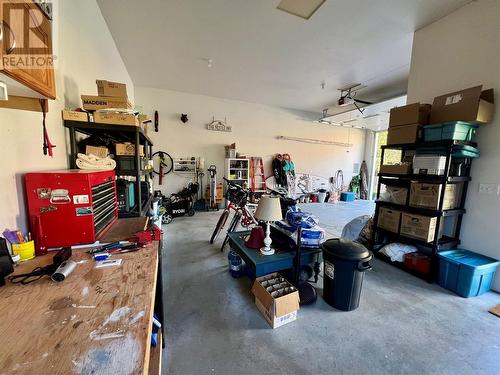 118 Richter Street, Keremeos, BC - Indoor Photo Showing Garage