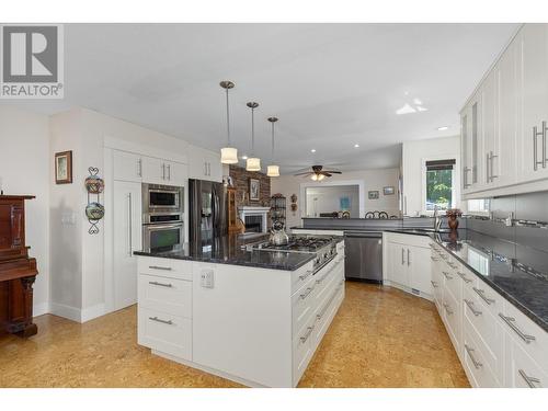 6109 Thwaite Crescent, Peachland, BC - Indoor Photo Showing Kitchen With Upgraded Kitchen