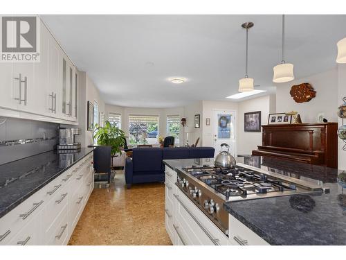 6109 Thwaite Crescent, Peachland, BC - Indoor Photo Showing Kitchen