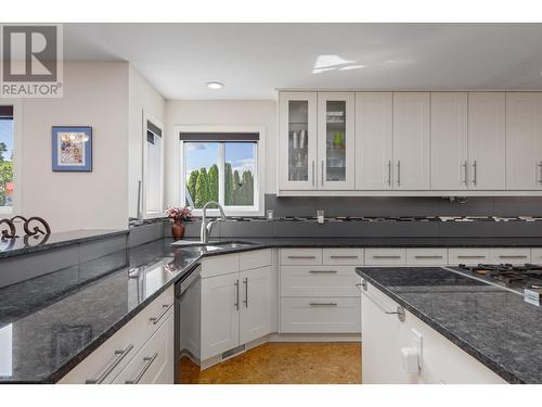 6109 Thwaite Crescent, Peachland, BC - Indoor Photo Showing Kitchen