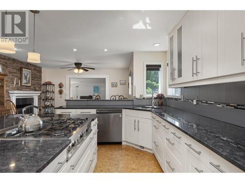 6109 Thwaite Crescent, Peachland, BC - Indoor Photo Showing Kitchen