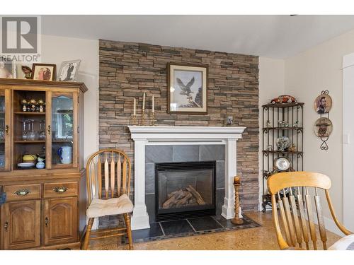 6109 Thwaite Crescent, Peachland, BC - Indoor Photo Showing Living Room With Fireplace