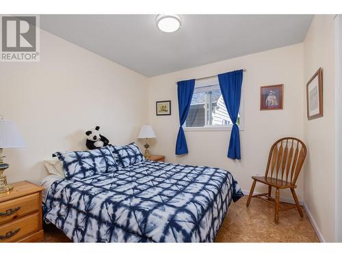 6109 Thwaite Crescent, Peachland, BC - Indoor Photo Showing Bedroom