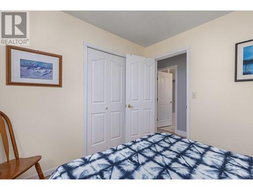 6109 Thwaite Crescent, Peachland, BC - Indoor Photo Showing Bedroom