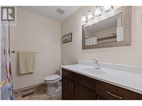 6109 Thwaite Crescent, Peachland, BC - Indoor Photo Showing Bathroom