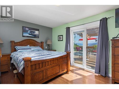 6109 Thwaite Crescent, Peachland, BC - Indoor Photo Showing Bedroom