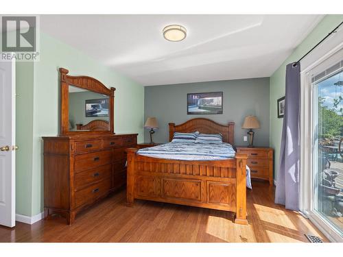 6109 Thwaite Crescent, Peachland, BC - Indoor Photo Showing Bedroom