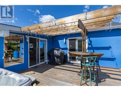 6109 Thwaite Crescent, Peachland, BC - Outdoor With Deck Patio Veranda