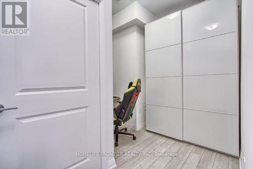 725 - 99 Eagle Rock Way, Vaughan, ON - Indoor