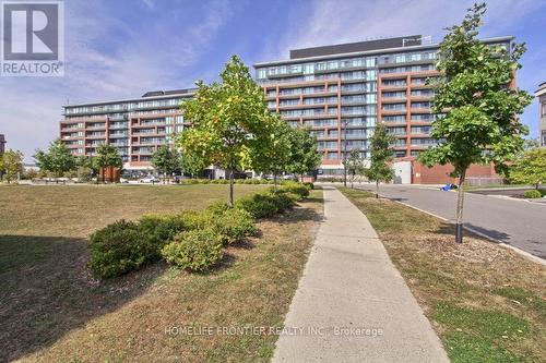 725 - 99 Eagle Rock Way, Vaughan, ON - Outdoor With Facade