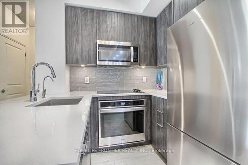 725 - 99 Eagle Rock Way, Vaughan, ON - Indoor Photo Showing Kitchen With Upgraded Kitchen