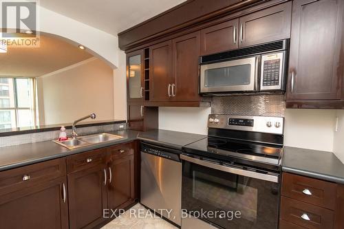 609 - 140 Dunlop Street E, Barrie, ON - Indoor Photo Showing Kitchen With Double Sink