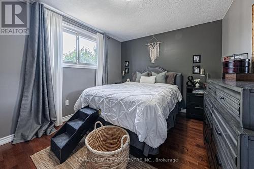 15 Locheed Drive, Hamilton, ON - Indoor Photo Showing Bedroom