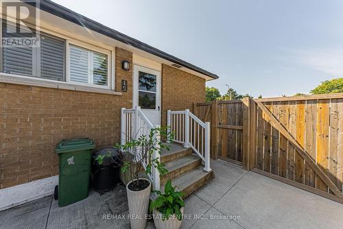 15 Locheed Drive, Hamilton, ON - Outdoor With Exterior