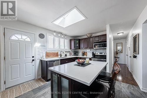 15 Locheed Drive, Hamilton, ON - Indoor Photo Showing Kitchen