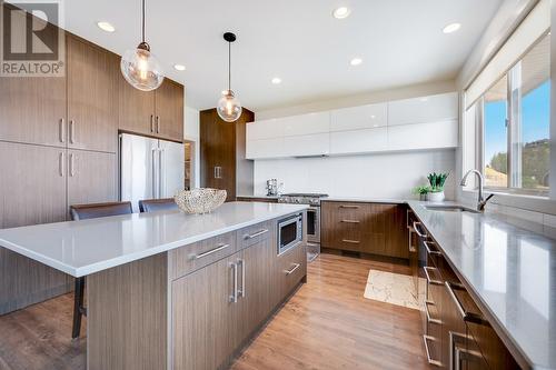 1459 Rocky Point Drive, Kelowna, BC - Indoor Photo Showing Kitchen With Upgraded Kitchen