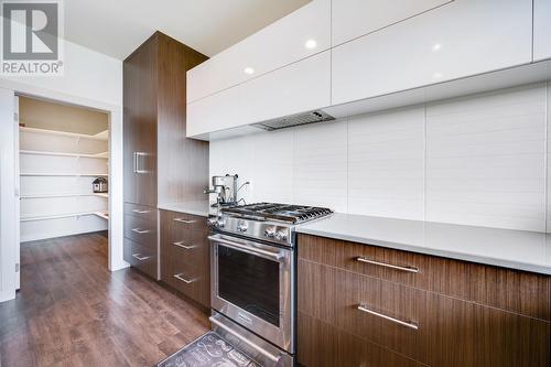 1459 Rocky Point Drive, Kelowna, BC - Indoor Photo Showing Kitchen