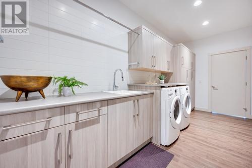 1459 Rocky Point Drive, Kelowna, BC - Indoor Photo Showing Laundry Room