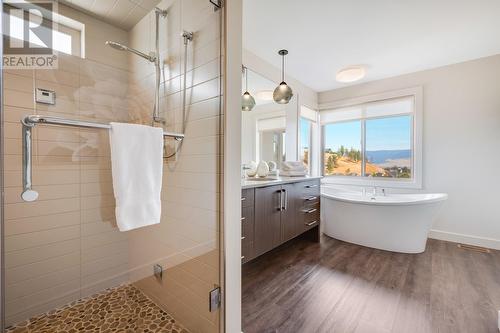 1459 Rocky Point Drive, Kelowna, BC - Indoor Photo Showing Bathroom