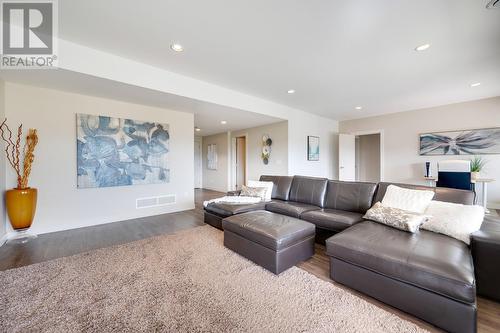 1459 Rocky Point Drive, Kelowna, BC - Indoor Photo Showing Living Room