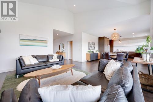 1459 Rocky Point Drive, Kelowna, BC - Indoor Photo Showing Living Room