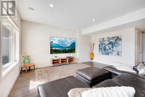 1459 Rocky Point Drive, Kelowna, BC - Indoor Photo Showing Living Room