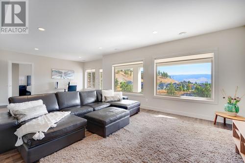 1459 Rocky Point Drive, Kelowna, BC - Indoor Photo Showing Living Room