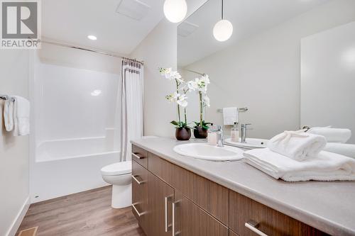 1459 Rocky Point Drive, Kelowna, BC - Indoor Photo Showing Bathroom