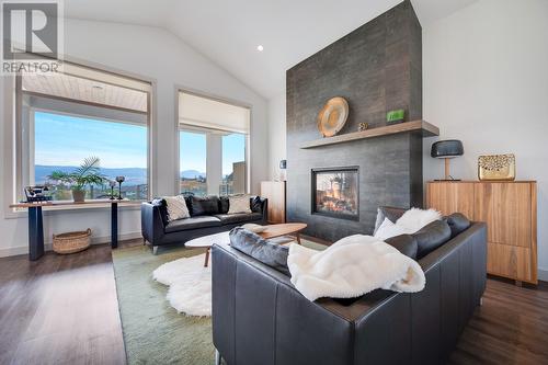 1459 Rocky Point Drive, Kelowna, BC - Indoor Photo Showing Living Room With Fireplace