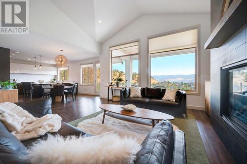 1459 Rocky Point Drive, Kelowna, BC - Indoor Photo Showing Living Room