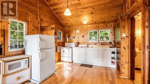 1081 Dyers Bay Road, Northern Bruce Peninsula, ON - Indoor Photo Showing Kitchen