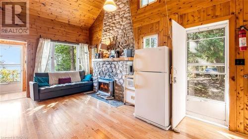 1081 Dyers Bay Road, Northern Bruce Peninsula, ON - Indoor Photo Showing Living Room With Fireplace