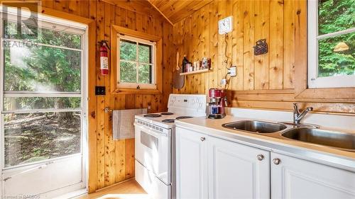 1081 Dyers Bay Road, Northern Bruce Peninsula, ON - Indoor Photo Showing Kitchen With Double Sink